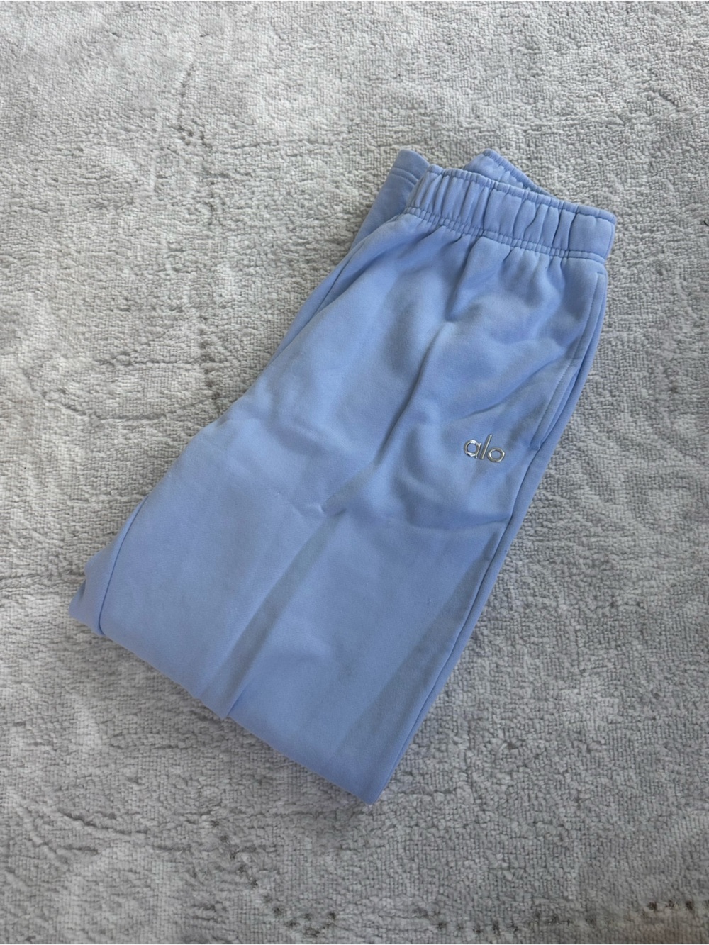 NEW - Alo Accolade Straight leg sweatpants, Light Blue, Medium - Picture 9 of 10